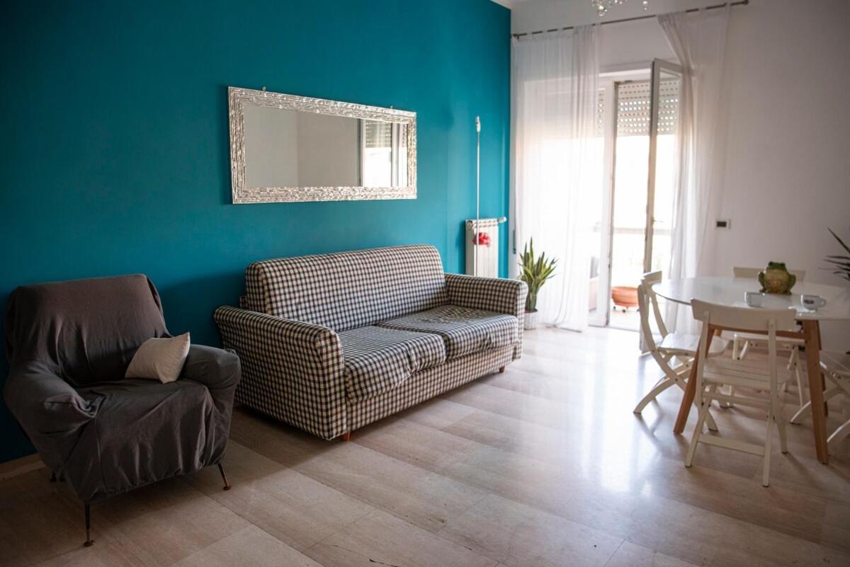 Clivia In The Heart Of Garbatella Apartment